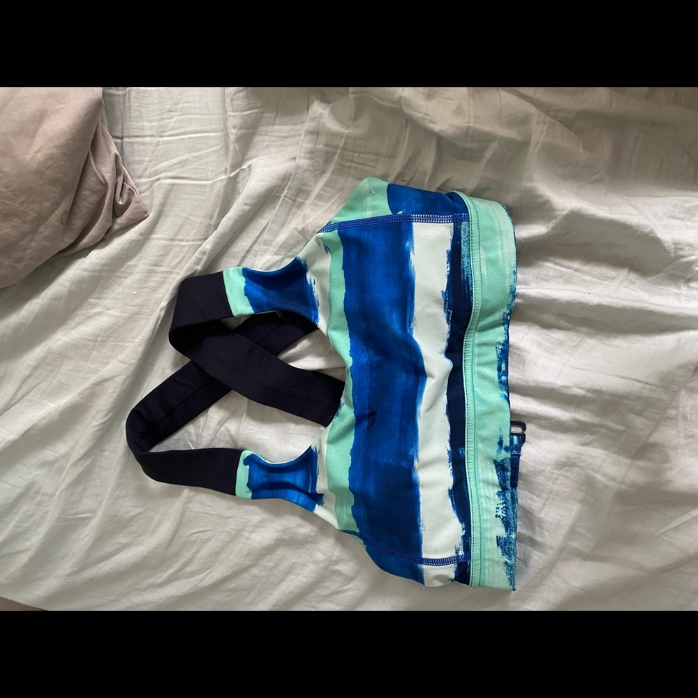 Lululemon sports bra